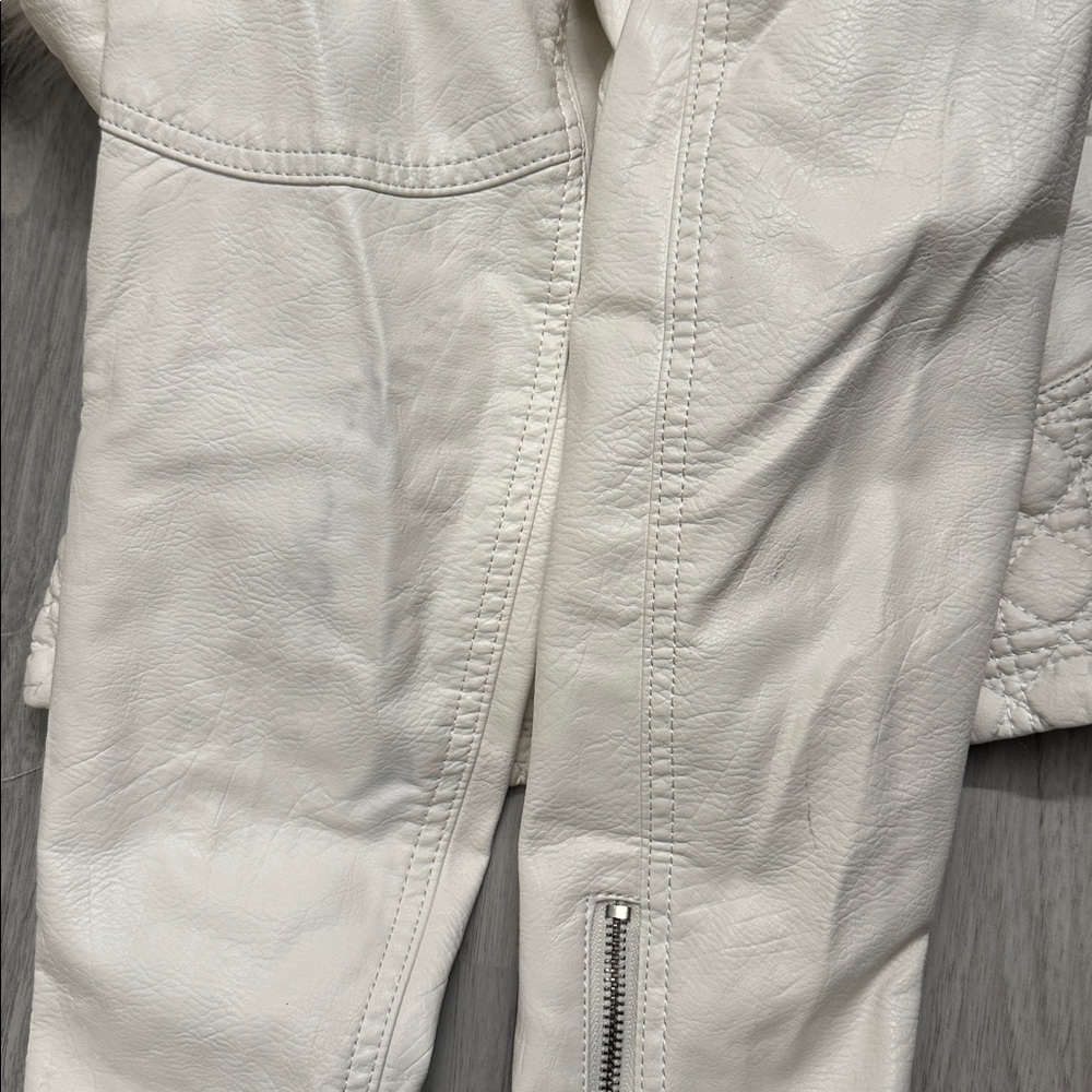 Women's White Faux Fur Collar Jacket - Picture 5 of 6